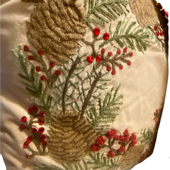 Pottery Barn 2 Tan XL Down Filled Pillows W Christmas Wreath Embroidery Beaded - Picture 2 of 16